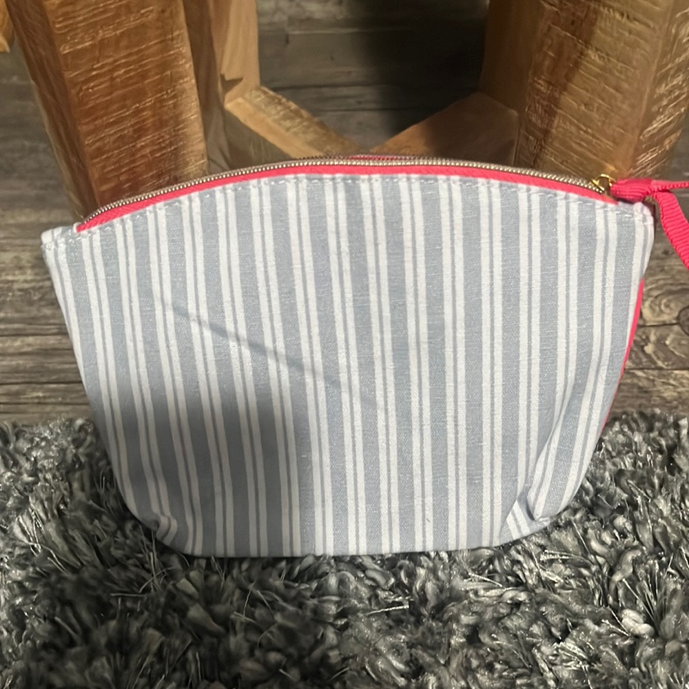 Ipsy makeup bag